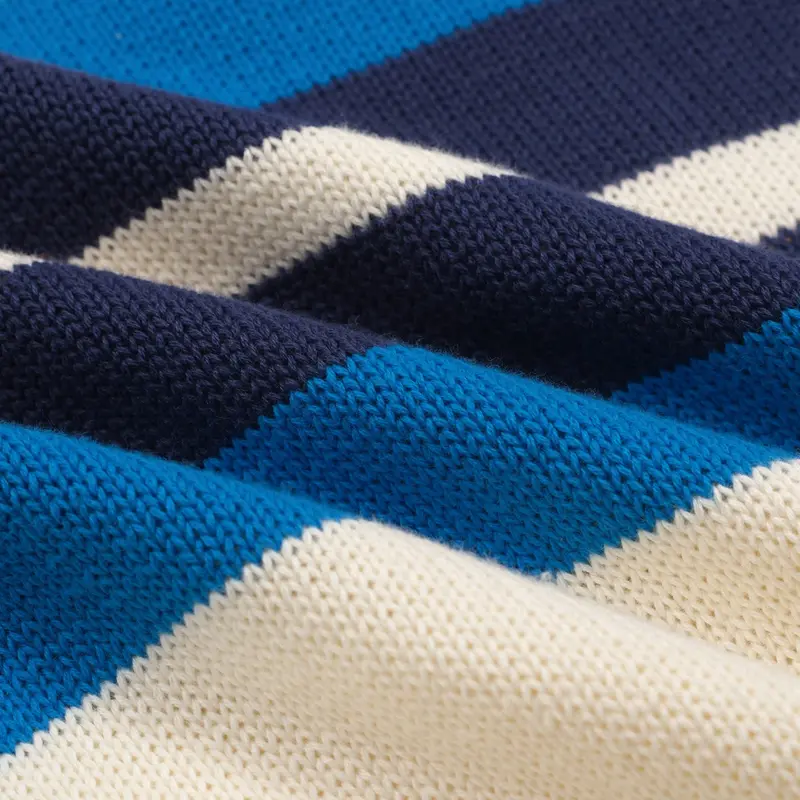 Men's White Fashionable Artistic Striped Knitwear 2