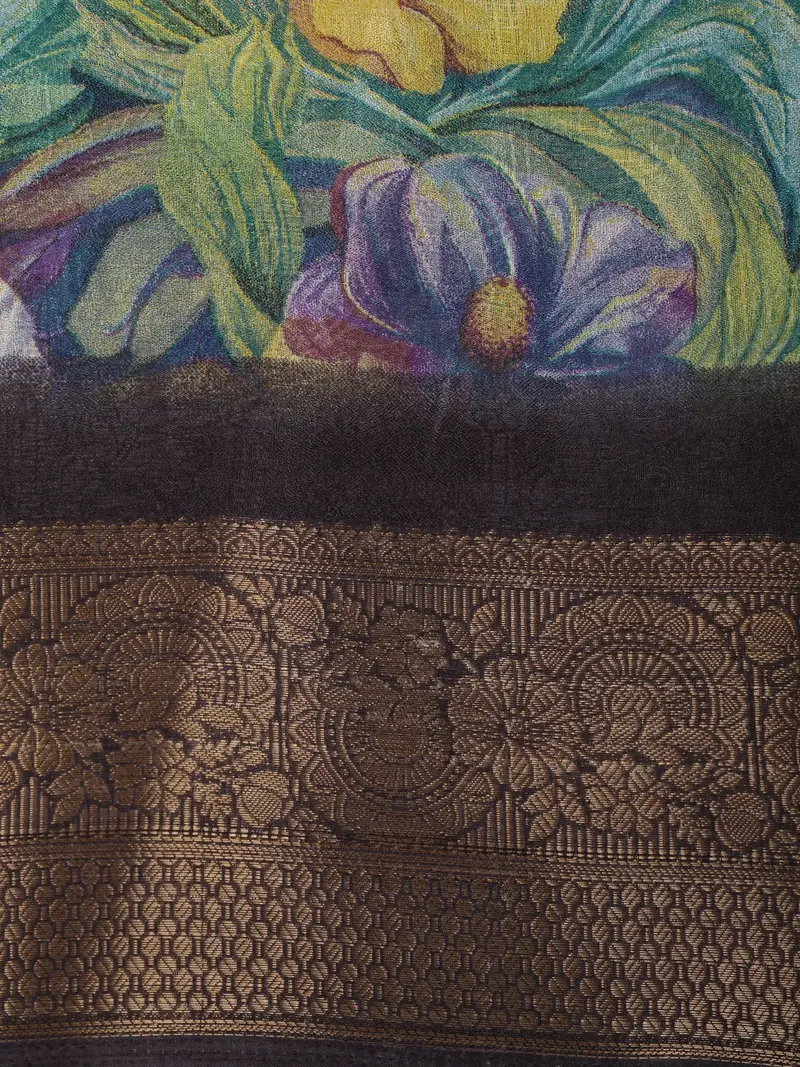 Multicolor Floral Printed Design Crepe Silk Casual Wear Saree With Contrast Zari Border 2