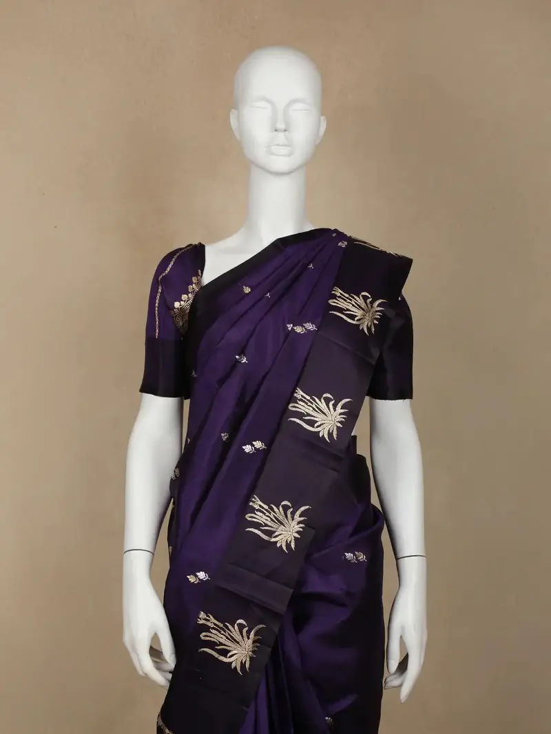 Navy Blue Floral Designed Banarasi Silk Saree 2