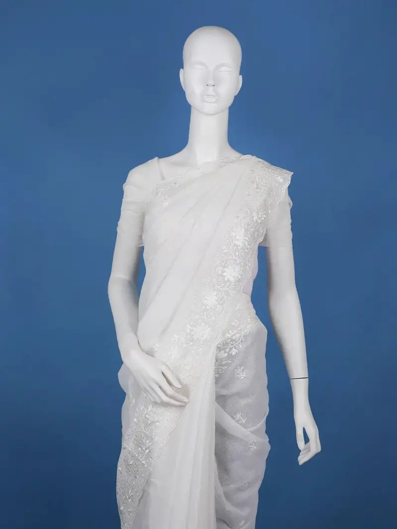 Off-White Floral Embroidered Tissue Saree With Scalloped Border 2