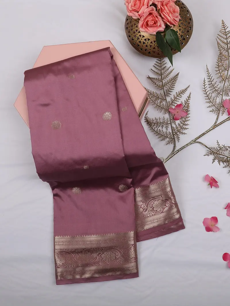 Onion Pink Floral Butta Woven Soft Silk Saree With Zari Border 1