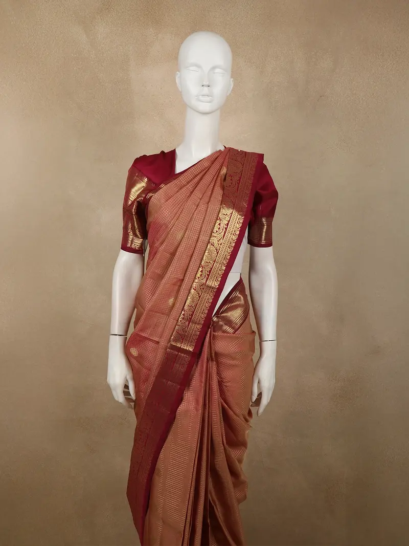 Onion Pink Mini Checked Zari Woven Design Pure Kanchipuram Silk Saree With Contrast Floral Zari Border 2