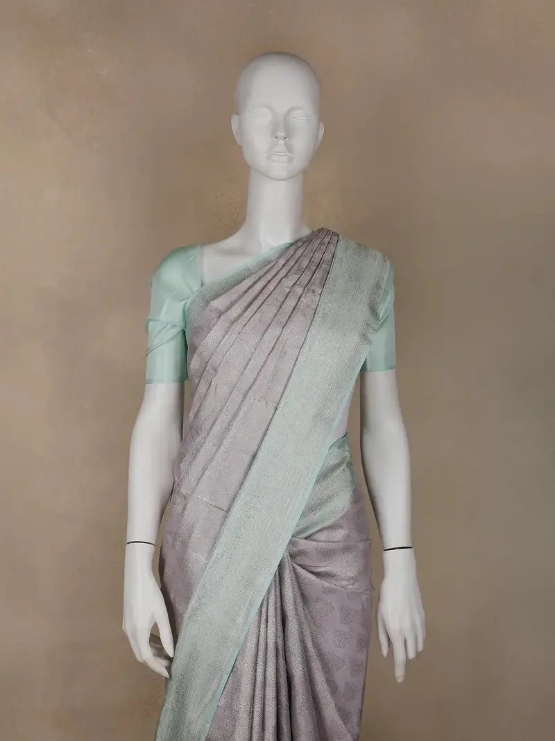 Pale Lavender Floral Woven Pure Kanchipuram Silk Saree 2
