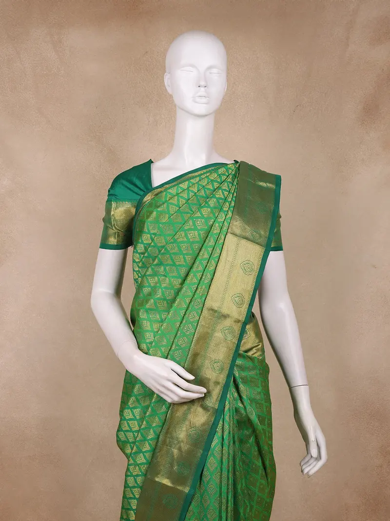 Parrot Green Butta Woven Design Kanchipuram Silk Saree 2
