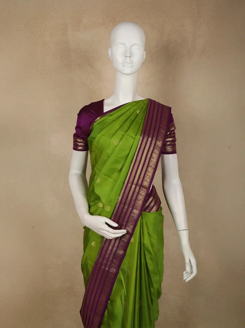Parrot Green Floral Butta Woven Design Pure Kanchipuram Silk Saree With Contrast Zari Border 2