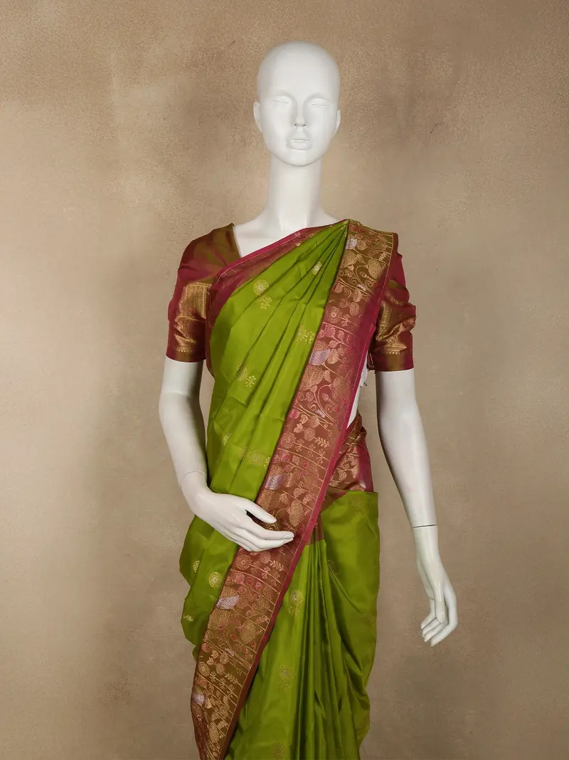 Parrot Green Floral Woven Design Pure Kanchipuram Silk Saree With Contrast Floral Zari Border 2