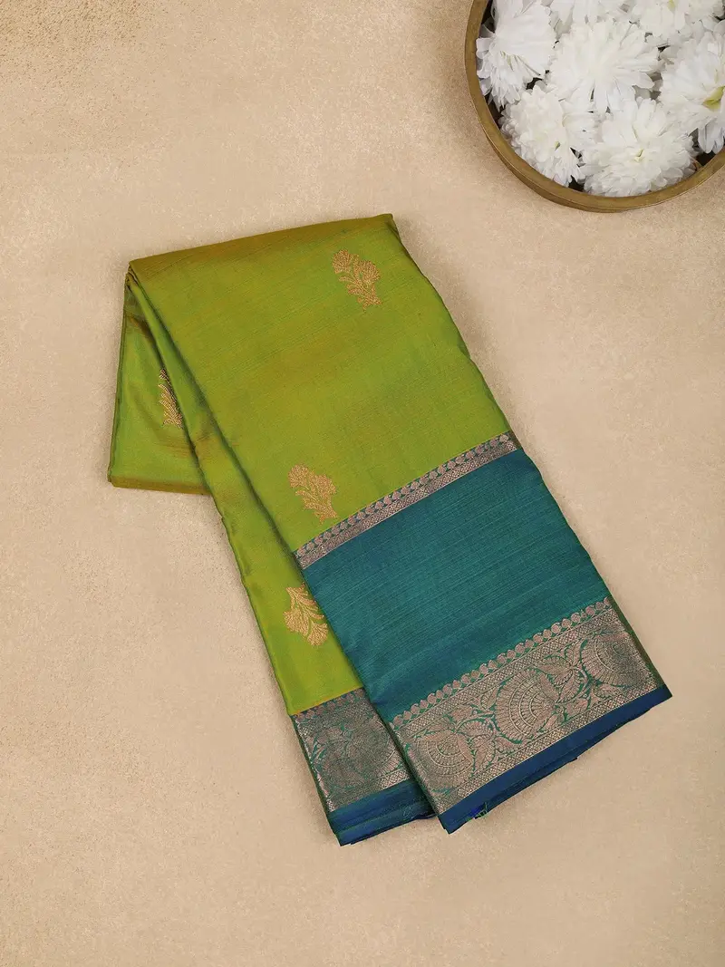Parrot Green Floral Woven Pure Kanchipuram Silk Saree 1
