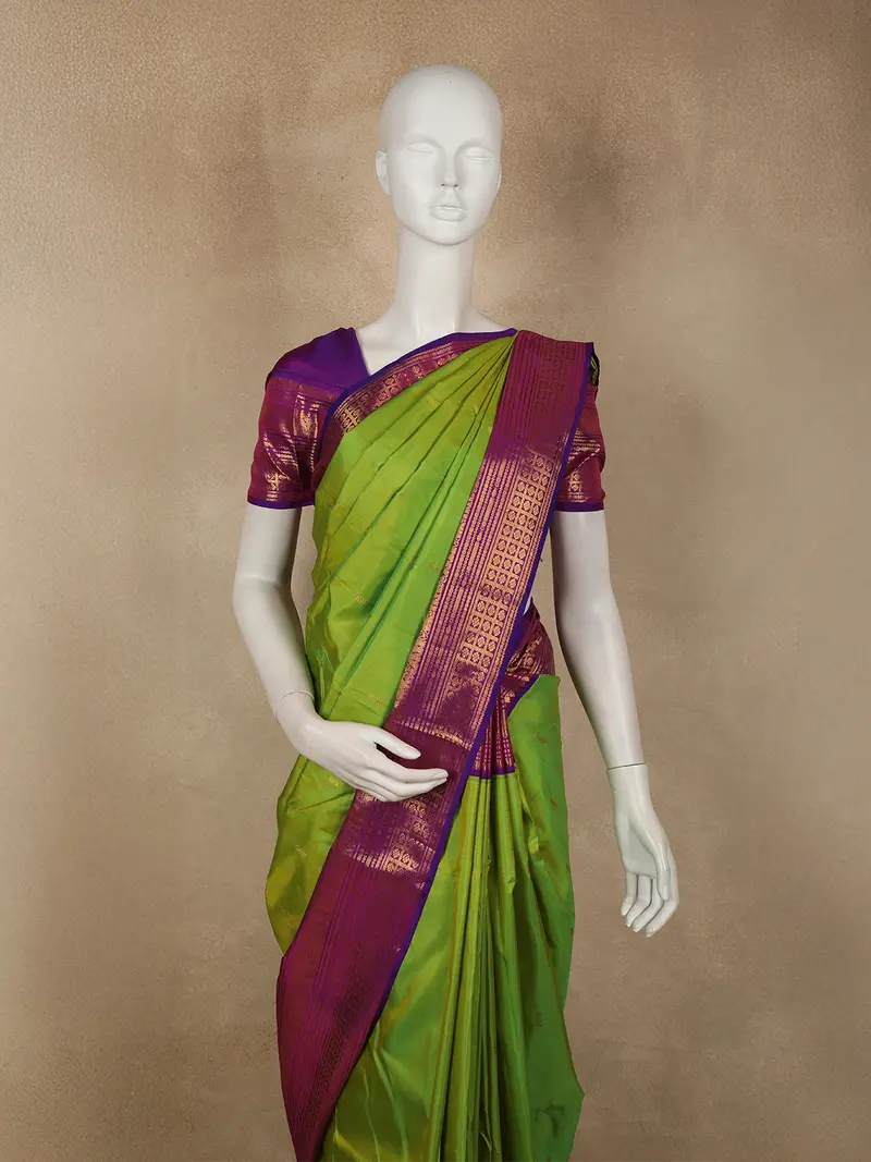 Parrot Green Paisley Butta Woven Design Pure Kanchipuram Silk Saree With Contrast Zari Border 2