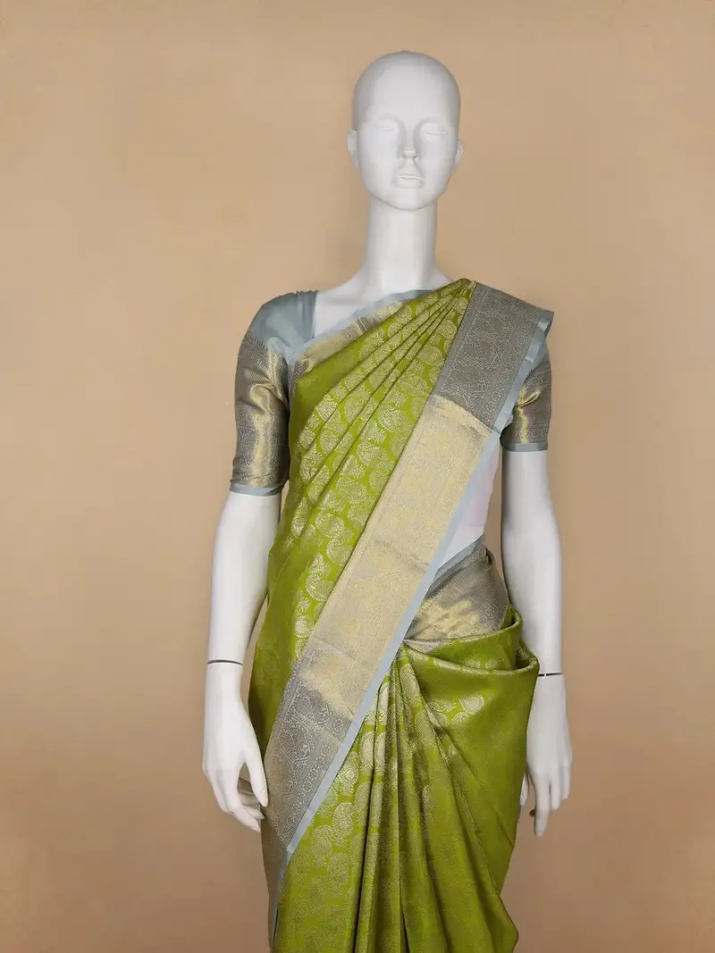 Parrot Green Paisley Woven Pure Kanchipuram Silk Saree 2