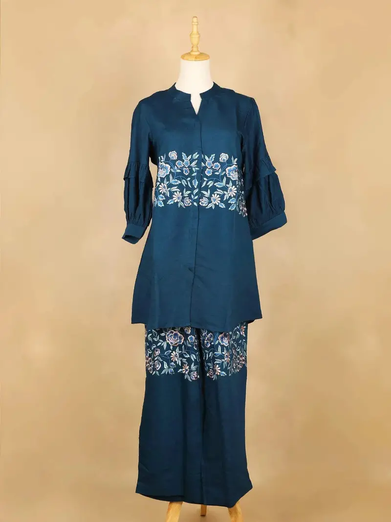 Peacock Blue Salwar Suit Adorned With Flower Embroidery Design, With Closed Collar And 3/4 Sleeve 1