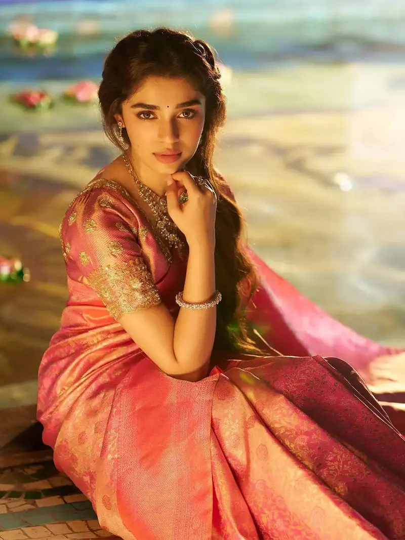 Pink Floral Woven Pure Kanchipuram Silk Saree 1