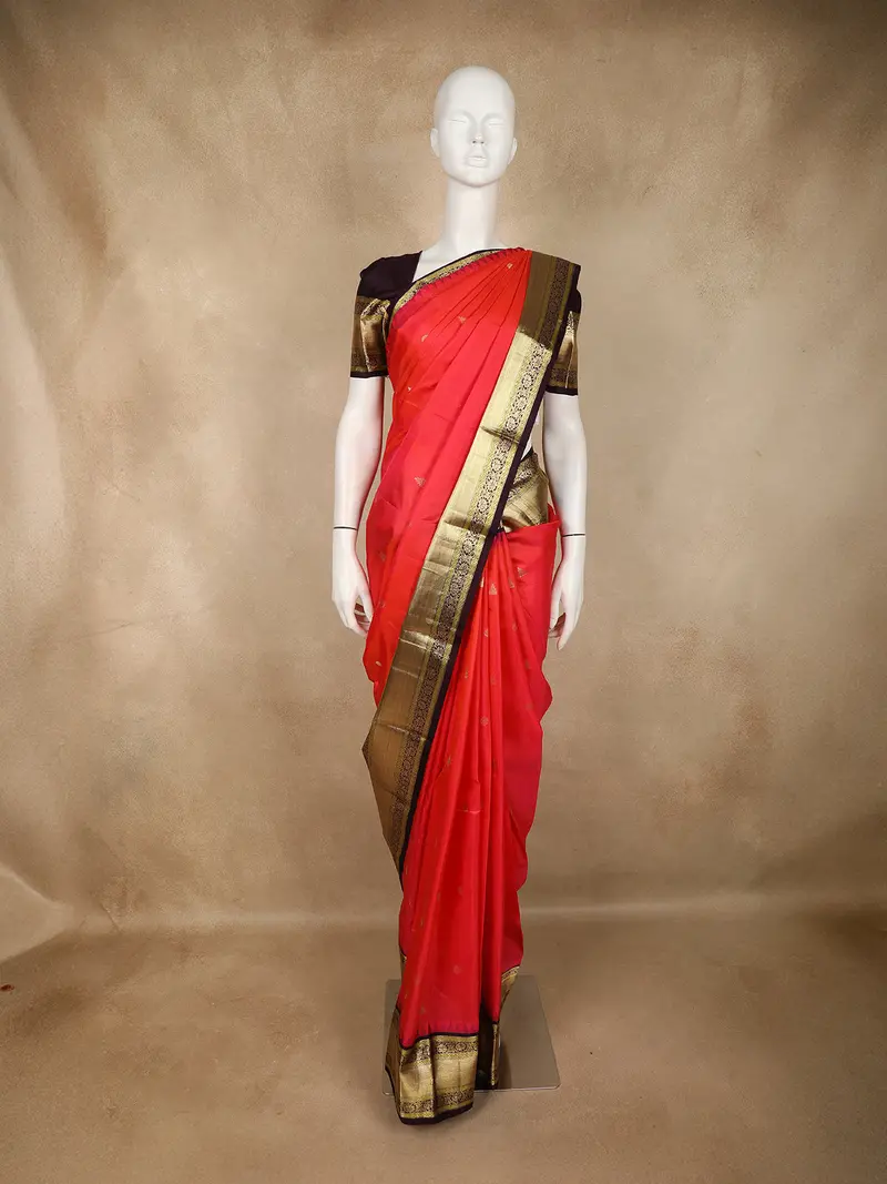 Queen Pink Butta Woven Kanchipuram Silk Saree With Gold Zari Border 1