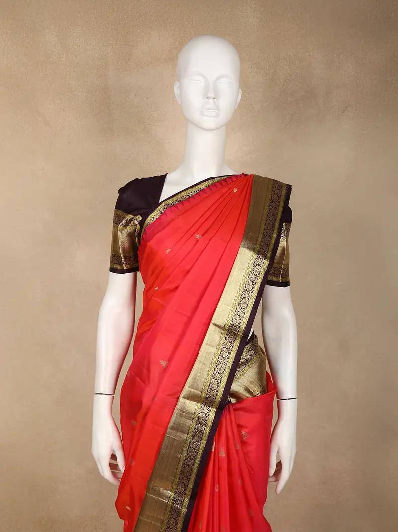 Queen Pink Butta Woven Kanchipuram Silk Saree With Gold Zari Border 2