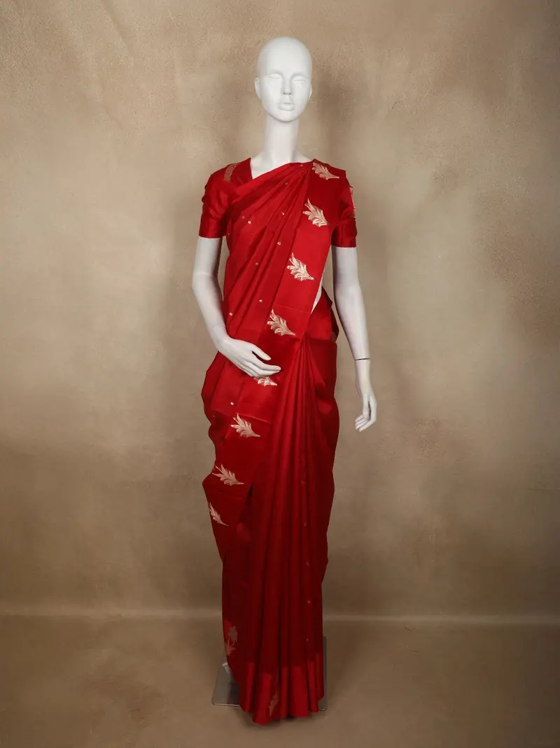 Queen Pink Butta Zari Woven Design Pure Banarasi Silk Saree With Floral Zari  Border 1
