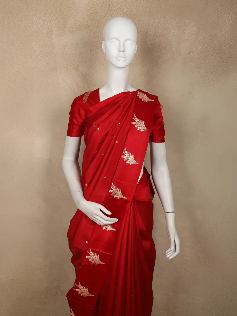 Queen Pink Butta Zari Woven Design Pure Banarasi Silk Saree With Floral Zari Border 2