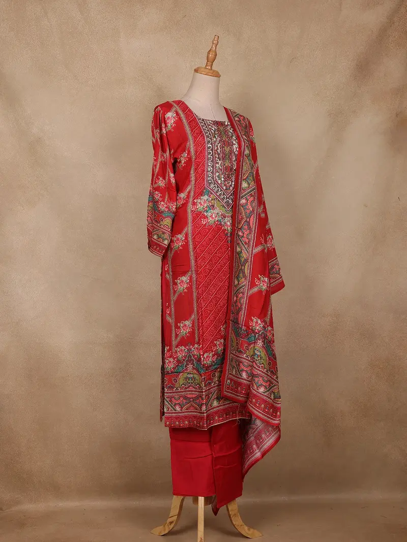 Queen Pink Floral Printed Crepe Salwar Suit With Dupatta 4