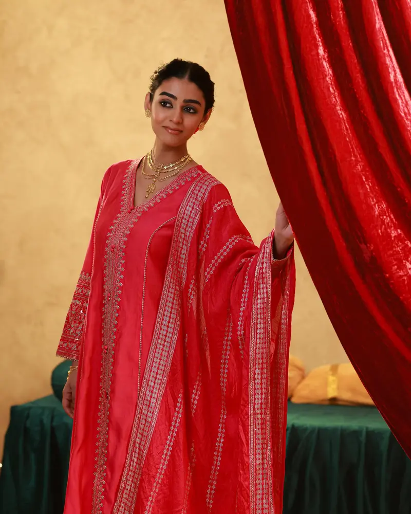 Queen Pink Floral Thread Embroidered Silk Cotton Palazzo Suit With Dupatta 3