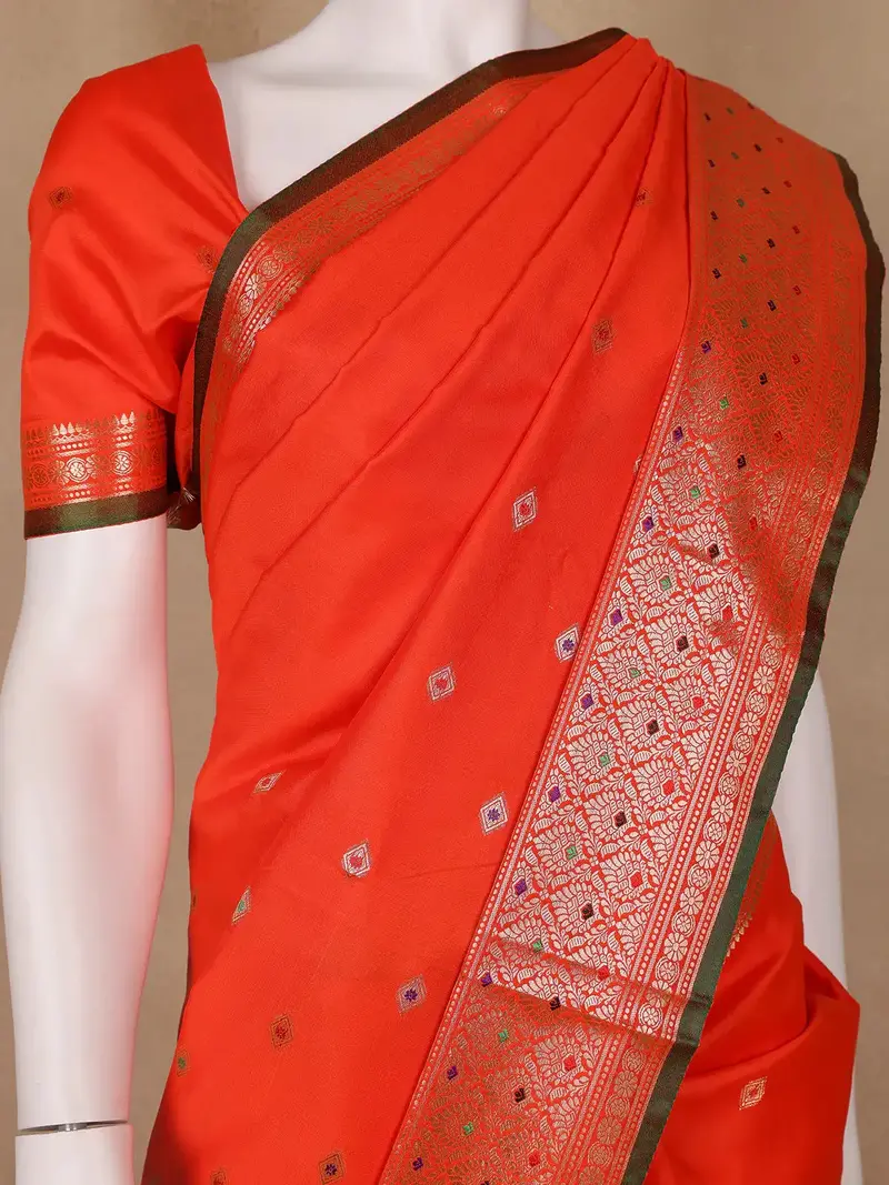 Red Floral And Diamond Mtif Zari Weaving Soft Silk Saree 2