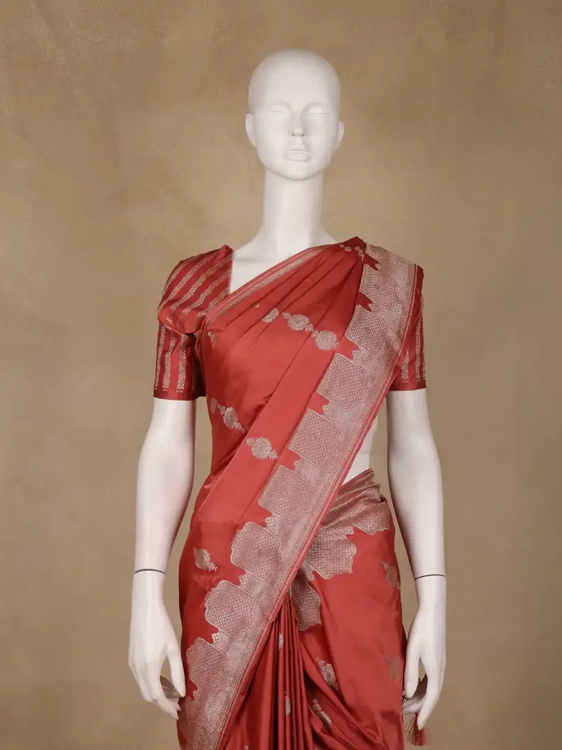 Red Floral Woven Design Pure Banarasi Saree 2