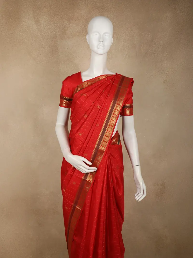 Rich Vermilion Red Checked Zari Woven Design Pure Kanchipuram Silk Saree 2