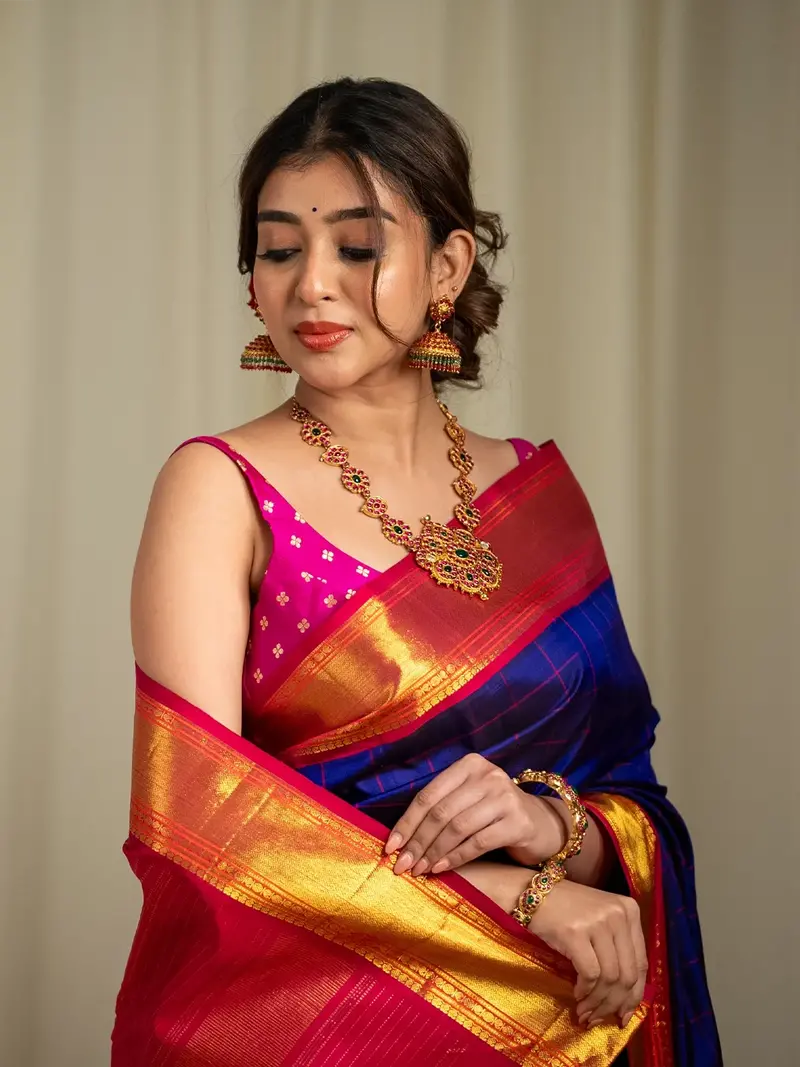 Royal Blue Check Woven Pure Kanchipuram Silk Saree 2