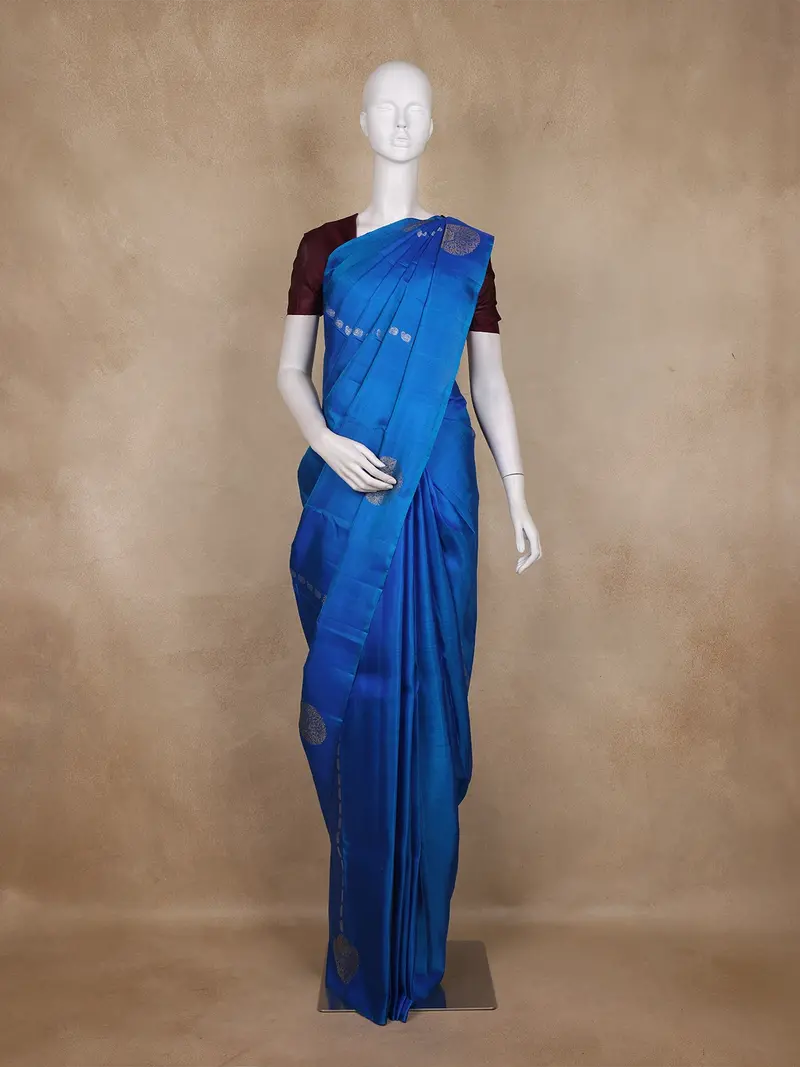Royal Blue Floral Butta Woven Design Pure Kanchipuram Silk Saree With Contrast Blouse 1