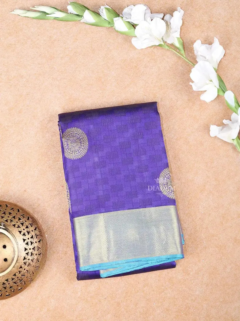 Royal Blue Pure Kanchipuram Bridal Silk Saree With Chakram Motif On The Body With Zari Border 1