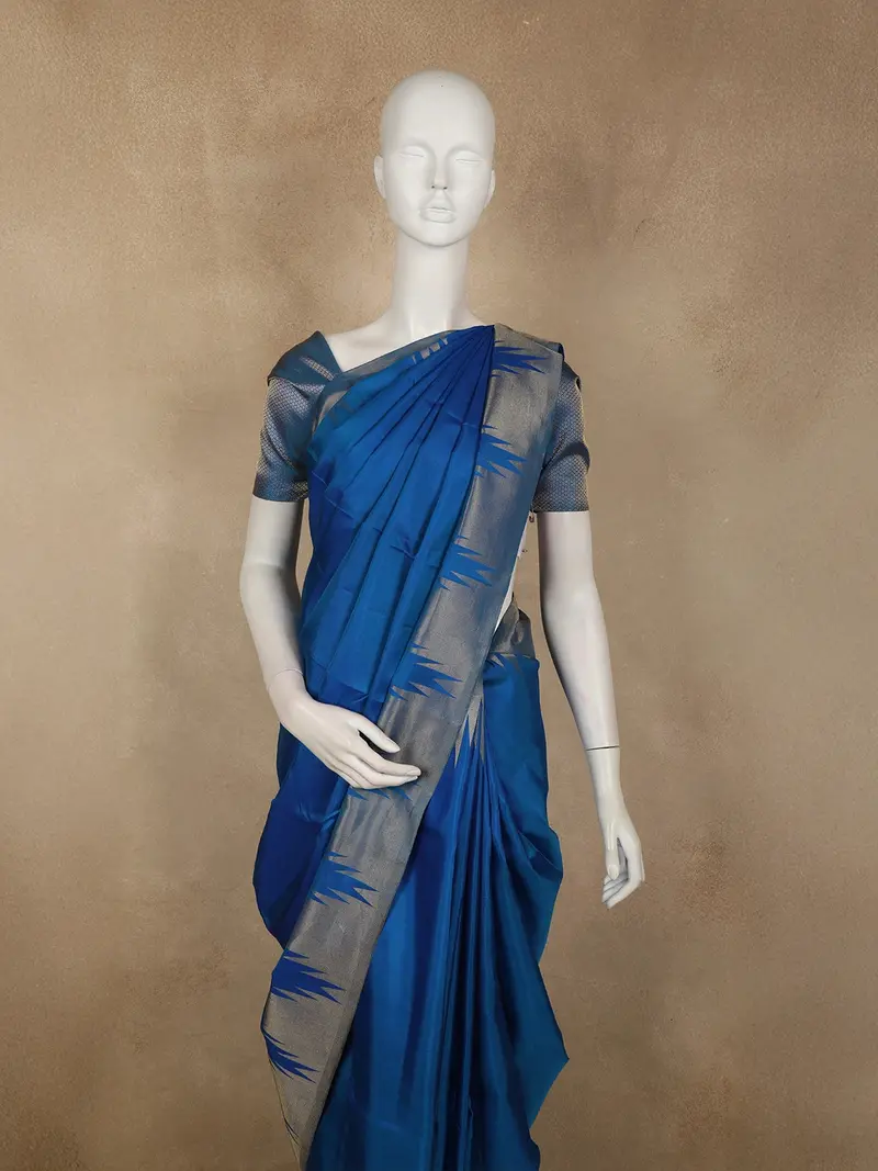 Royal Blue Solid Woven Design Pure Kanchipuram Silk Saree With Temple Border 2
