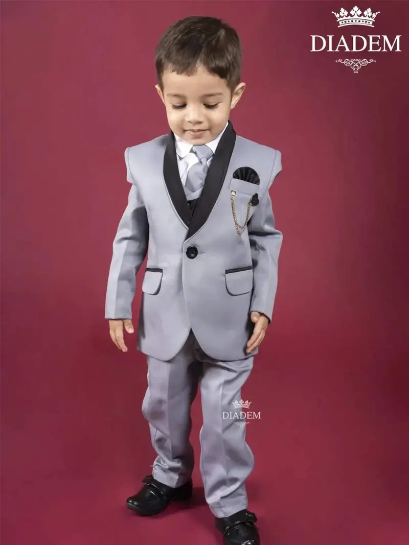 Santa Grey Coat Suit With Tie And Brooch 1
