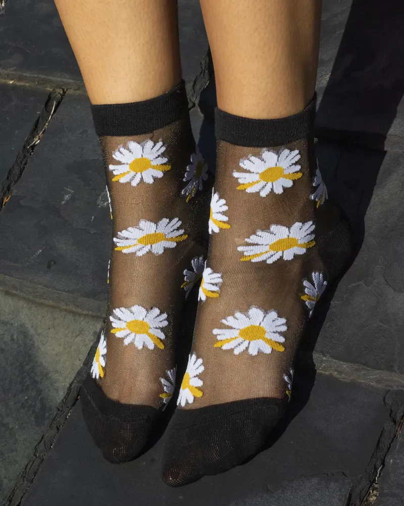Sheer Daisies White Yellow Black 1