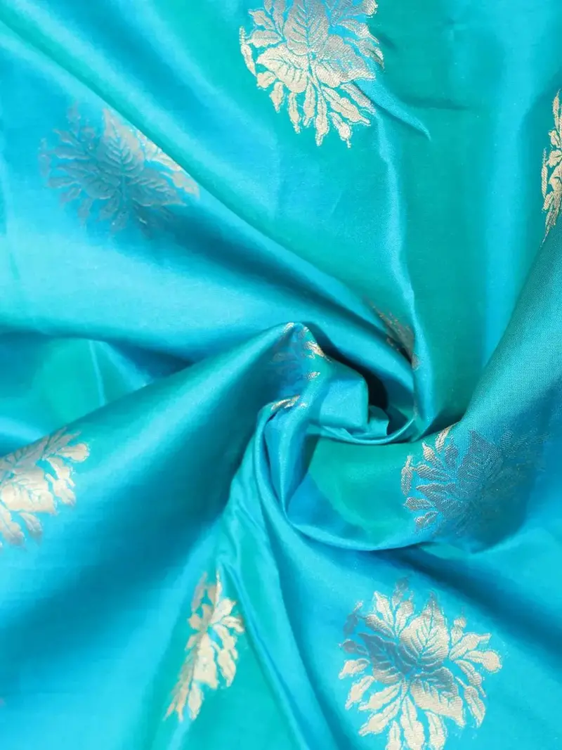 Sky Blue Pure Kanchipuram Bridal Silk Saree With Flower Motif On The Body With Zari Border 2