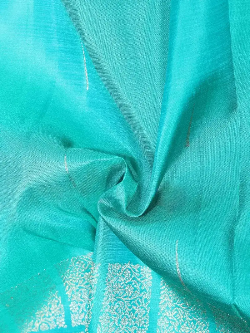 Sky Blue Pure Kanchipuram Bridal Silk Saree With Rain Drop Motif On The Body With Contrast Border 2