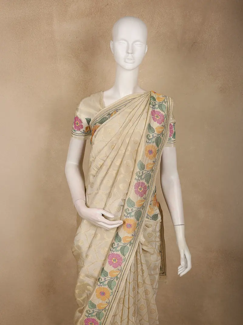 Soft Antique Ivory Beige Floral Zari Woven Design Pure Banarasi Saree With Floral Border 2