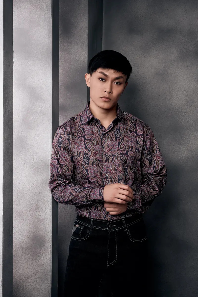 Thulian Pink And Jade Black Paisley Printed Subtle Sheen Super Soft Premium Cotton Shirt 5