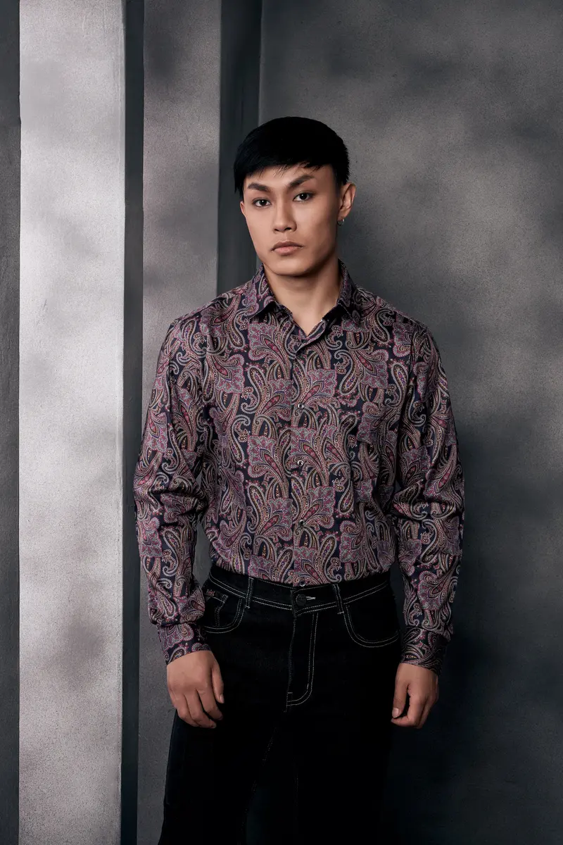 Thulian Pink And Jade Black Paisley Printed Subtle Sheen Super Soft Premium Cotton Shirt 7