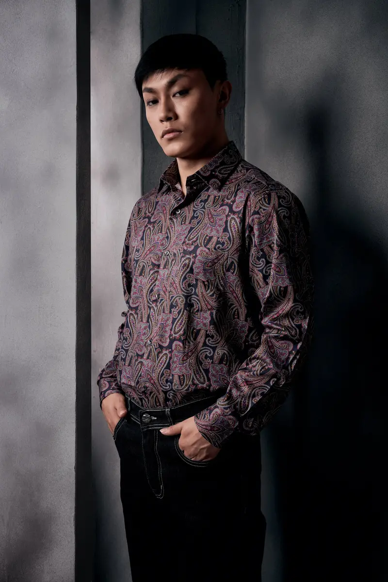 Thulian Pink And Jade Black Paisley Printed Subtle Sheen Super Soft Premium Cotton Shirt 8