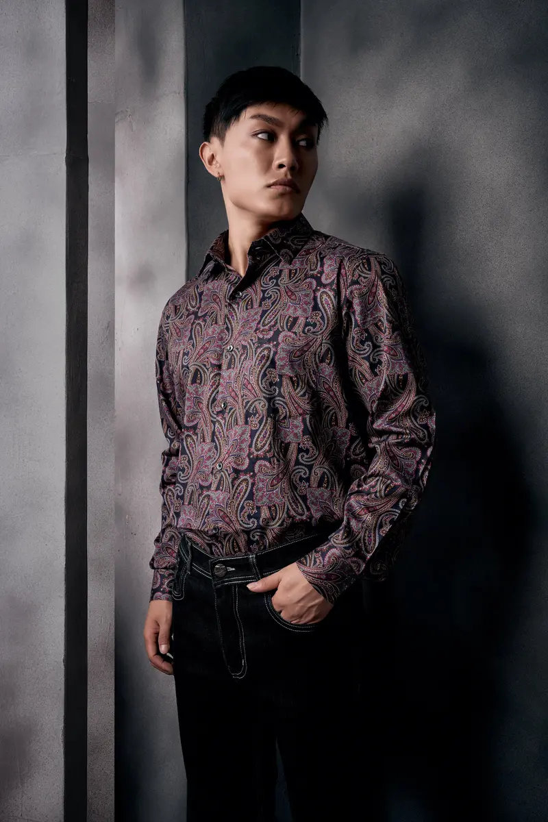 Thulian Pink And Jade Black Paisley Printed Subtle Sheen Super Soft Premium Cotton Shirt 9