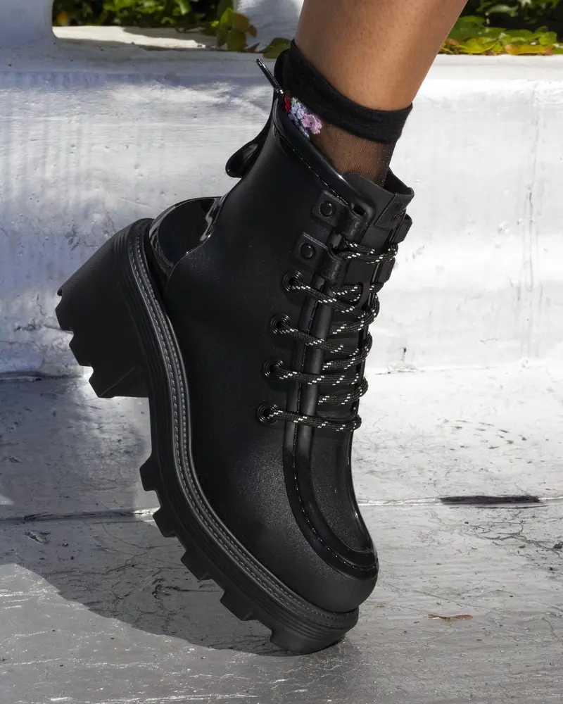 Track Boot Black 1