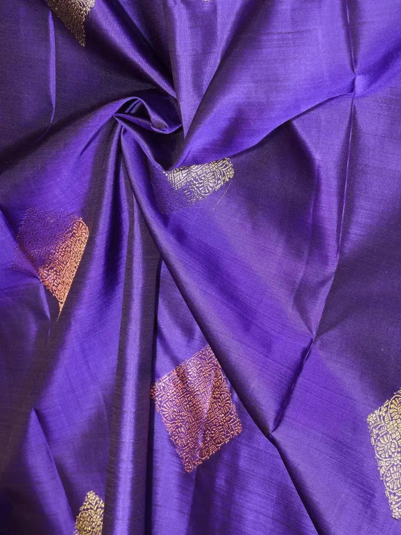 Violet Pure Kanchipuram Silk Saree With Diamond Motif On The Body And Without Border 2