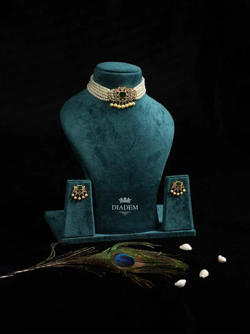 White Pure Elegance Pearl Necklace And Earrings Set 1