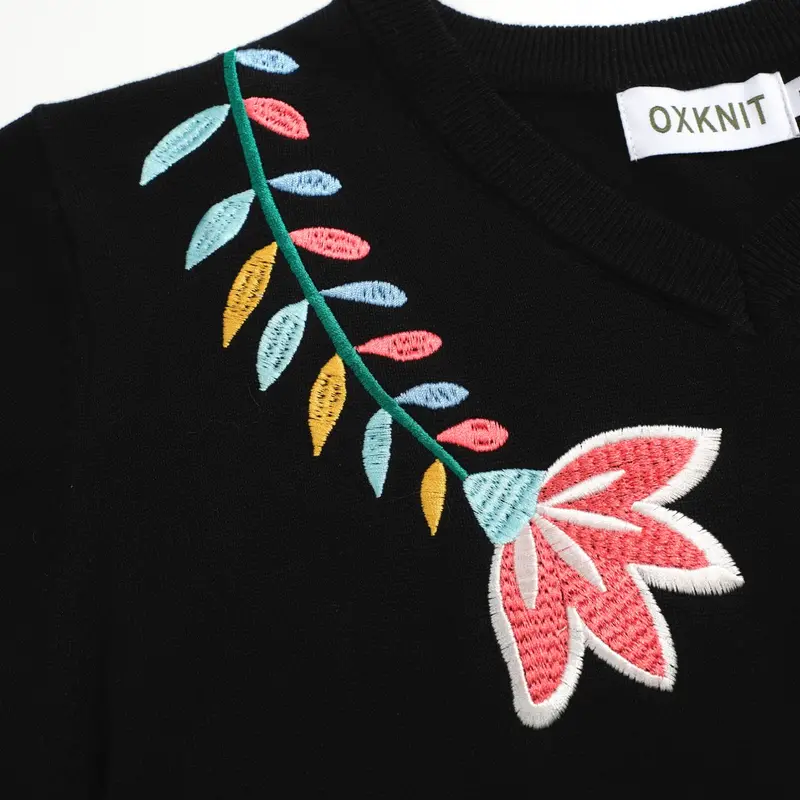 Women's Black Embroidered V-Neck Knitwear 3