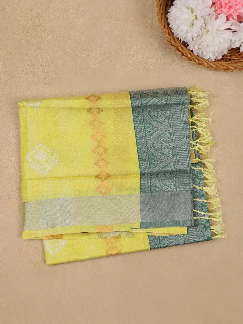 Yellow Geometric Diamond Designed Silk Saree 1