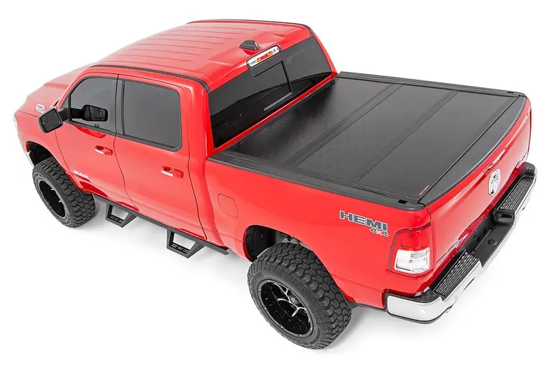 Rough Country Low-Profile Tri-Fold Aluminum Tonneau Cover For 2019–2024 Ram 1500 & Trx – Fits 5'7" Bed 1